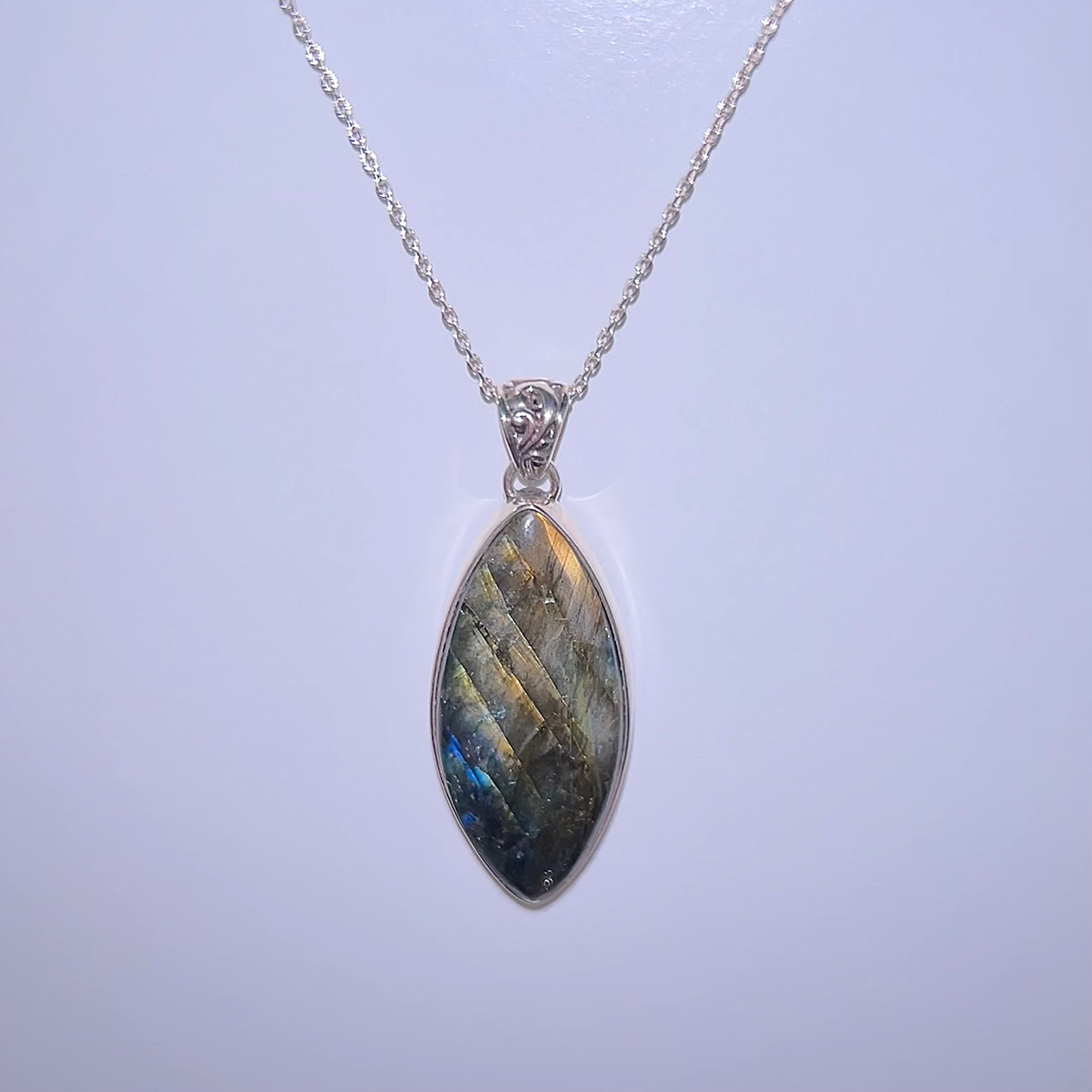 Labradorite Pendant & Chain