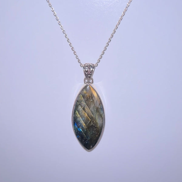 Labradorite Pendant & Chain